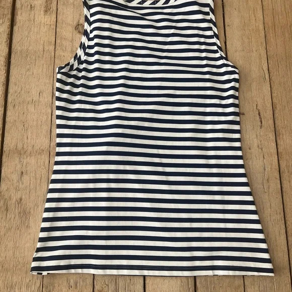 Cute Sleeveless Top with Tie Front - Picture 4 of 4